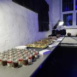 Zur Eröffnung der Neon-Minigolf-Anlage in Neubrandenburg lieferte Robbels Catering das Büffet mit belegten Brötchen, Suppen, Fingerfood und Getränken.